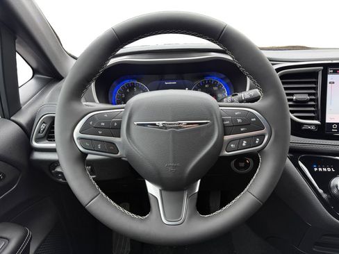 New 2026 Chrysler Pacifica Select FWD image 12
