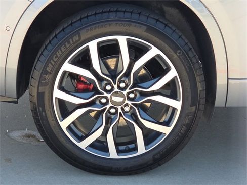 Used 2024 Cadillac XT6 Sport w/ Technology Package image 9