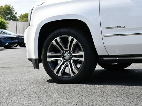 Used 2019 GMC Yukon XL Denali w/ Denali Ultimate Package AWD/4WD image 12