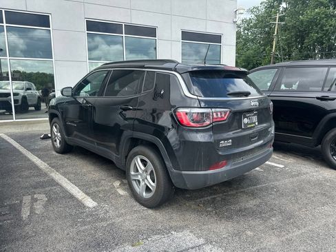 Used 2024 Jeep Compass Latitude w/ Convenience Group AWD/4WD image 4