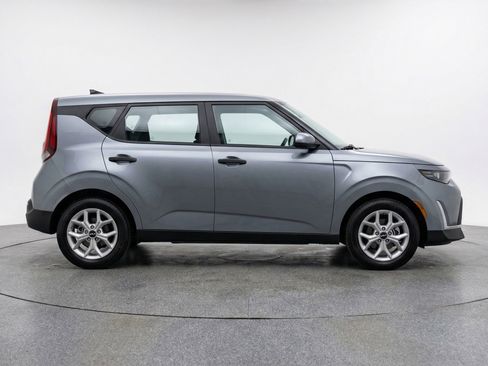 Used 2025 Kia Soul LX w/ LX Technology Package image 11