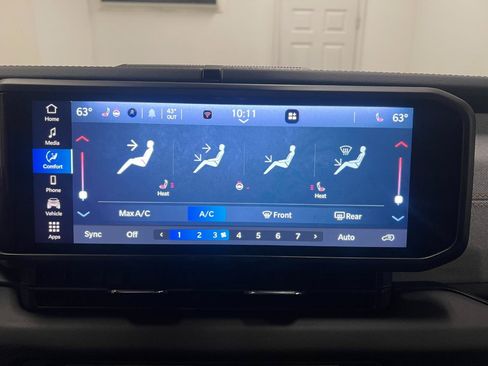 Used 2025 Jeep Wrangler Unlimited Sahara AWD/4WD image 52