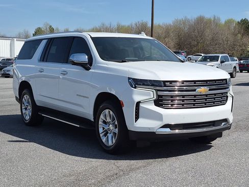 Used 2023 Chevrolet Suburban Premier AWD/4WD image 3