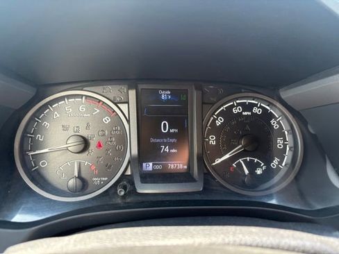 Used 2021 Toyota Tacoma SR5 AWD/4WD image 23