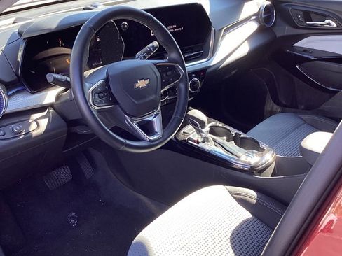 Used 2025 Chevrolet Trax LT w/ LT Convenience Package image 10