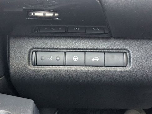 Used 2025 Nissan Pathfinder SV image 20