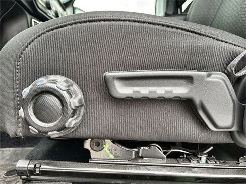 Used 2023 Jeep Gladiator Willys image 12