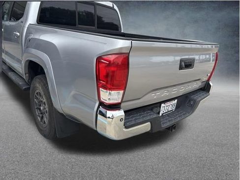 Used 2017 Toyota Tacoma SR5 w/ Tow Package RWD image 21