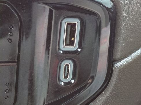 Used 2025 Chevrolet Silverado 2500 LT w/ Convenience Package image 22