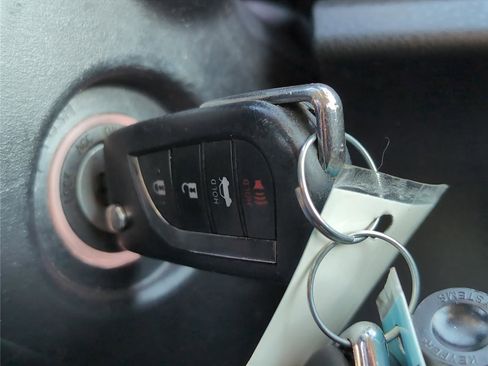 Used 2020 Toyota Camry LE image 21