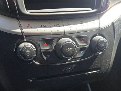 Used 2020 Dodge Journey SE w/ SE Popular Equipment Group image 29