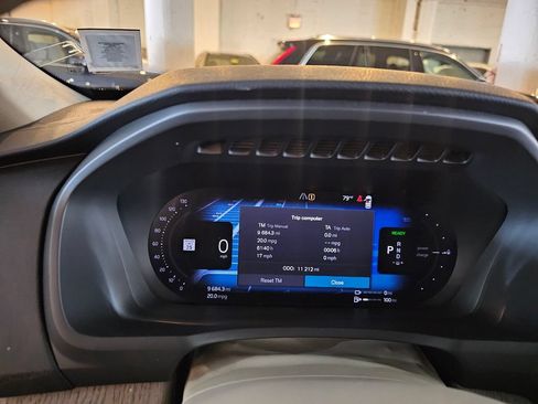 Certified 2025 Volvo XC90 T8 Plus w/ Protection Package Premier AWD/4WD image 17