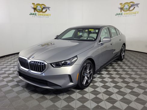 Certified 2026 BMW 540i xDrive w/ Premium Package AWD/4WD image 3