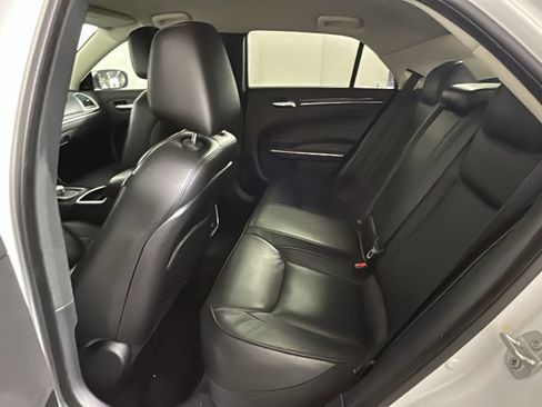Used 2018 Chrysler 300 Limited AWD/4WD image 30