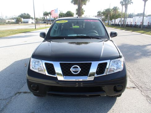 Used 2018 Nissan Frontier SV image 2