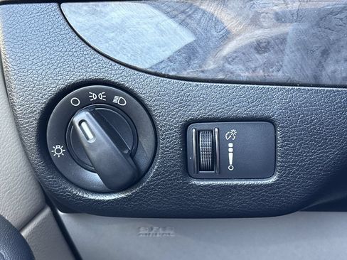 Used 2019 Dodge Grand Caravan SE w/ UConnect Hands-Free Group FWD image 24