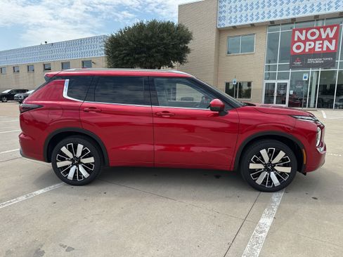 New 2025 Mitsubishi Outlander SEL image 2