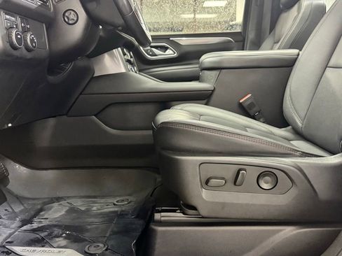 Used 2022 Chevrolet Suburban RST w/ Sport Performance Package AWD/4WD image 12