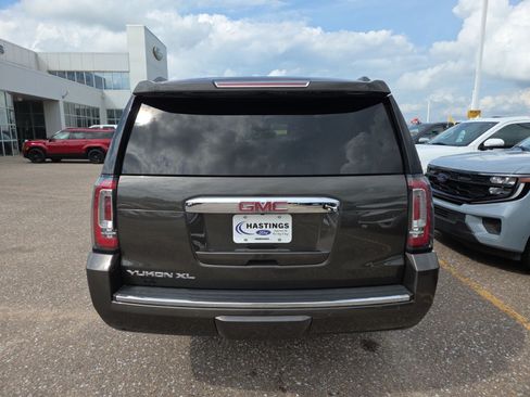 Used 2019 GMC Yukon XL Denali w/ Denali Ultimate Package AWD/4WD image 4