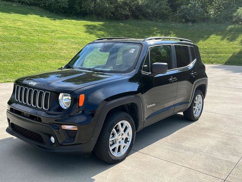 Used 2023 Jeep Renegade Latitude w/ Sun/Sound Group AWD/4WD image 1