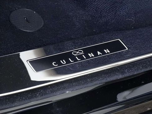 Used 2023 Rolls-Royce Cullinan Black Badge image 9