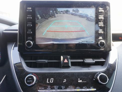 Used 2020 Toyota Corolla LE image 9