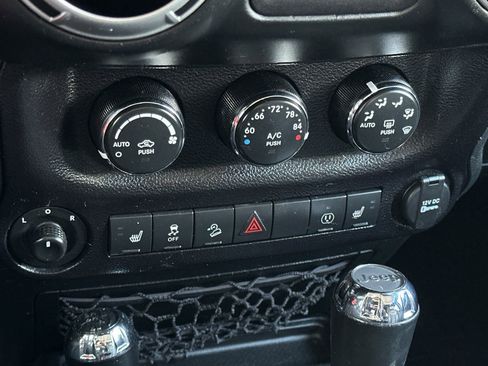 Used 2016 Jeep Wrangler Unlimited Rubicon image 20