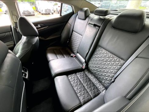Used 2016 Nissan Maxima Platinum FWD image 17