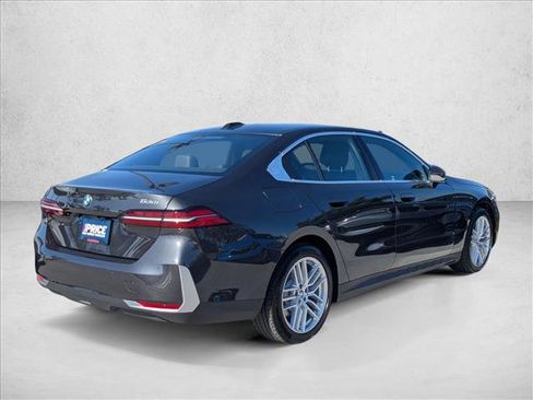 Certified 2025 BMW 530i image 5