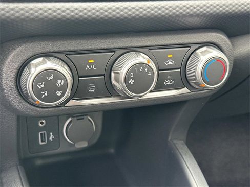 New 2025 Nissan Kicks Play S image 5