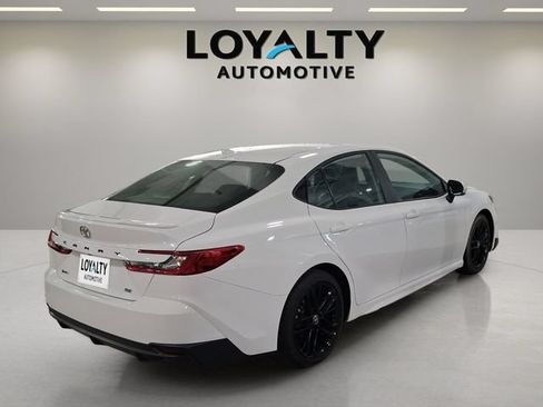 Used 2025 Toyota Camry SE FWD image 5