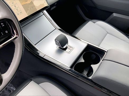 Used 2025 Land Rover Range Rover Velar S image 15