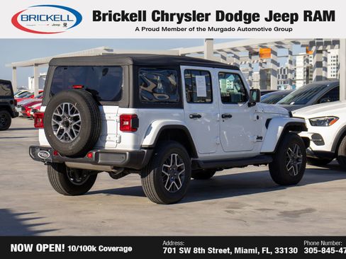 Used 2025 Jeep Wrangler Sahara image 5