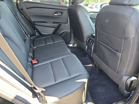 Used 2025 Nissan Rogue SV w/ SV Premium Package FWD image 15