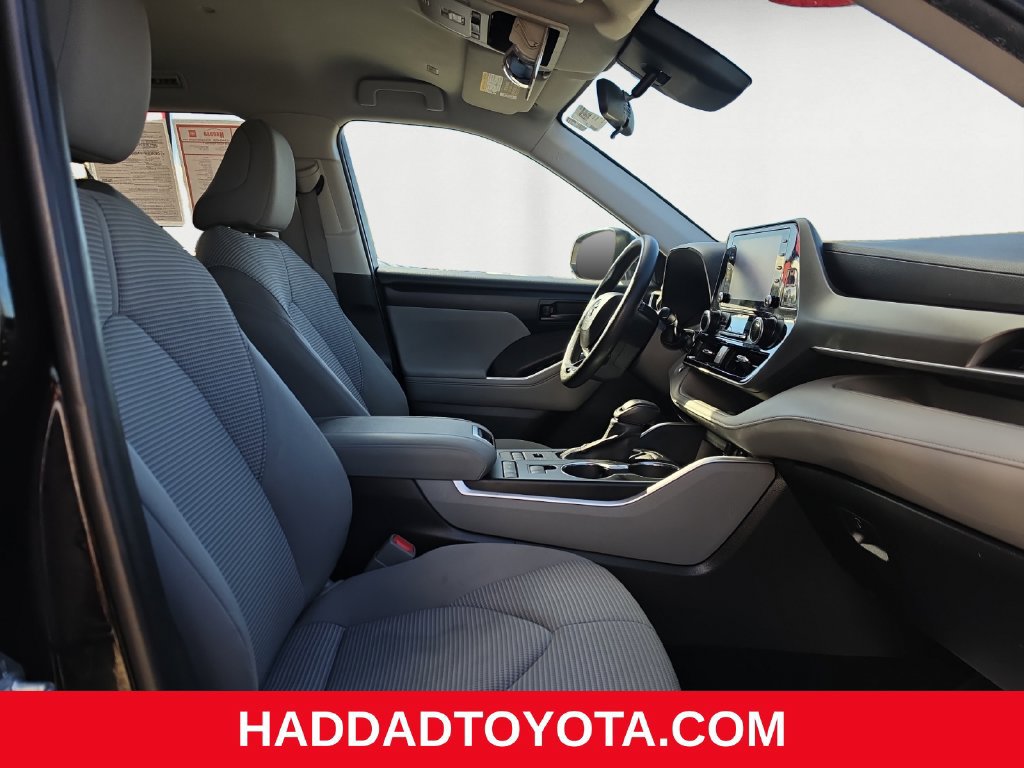 Used 2021 Toyota Highlander L AWD/4WD image 16