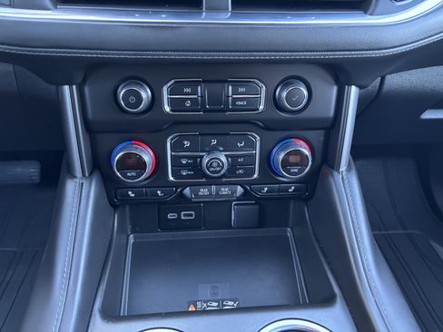 Used 2024 Chevrolet Suburban LT w/ LT Signature Plus Package AWD/4WD image 16