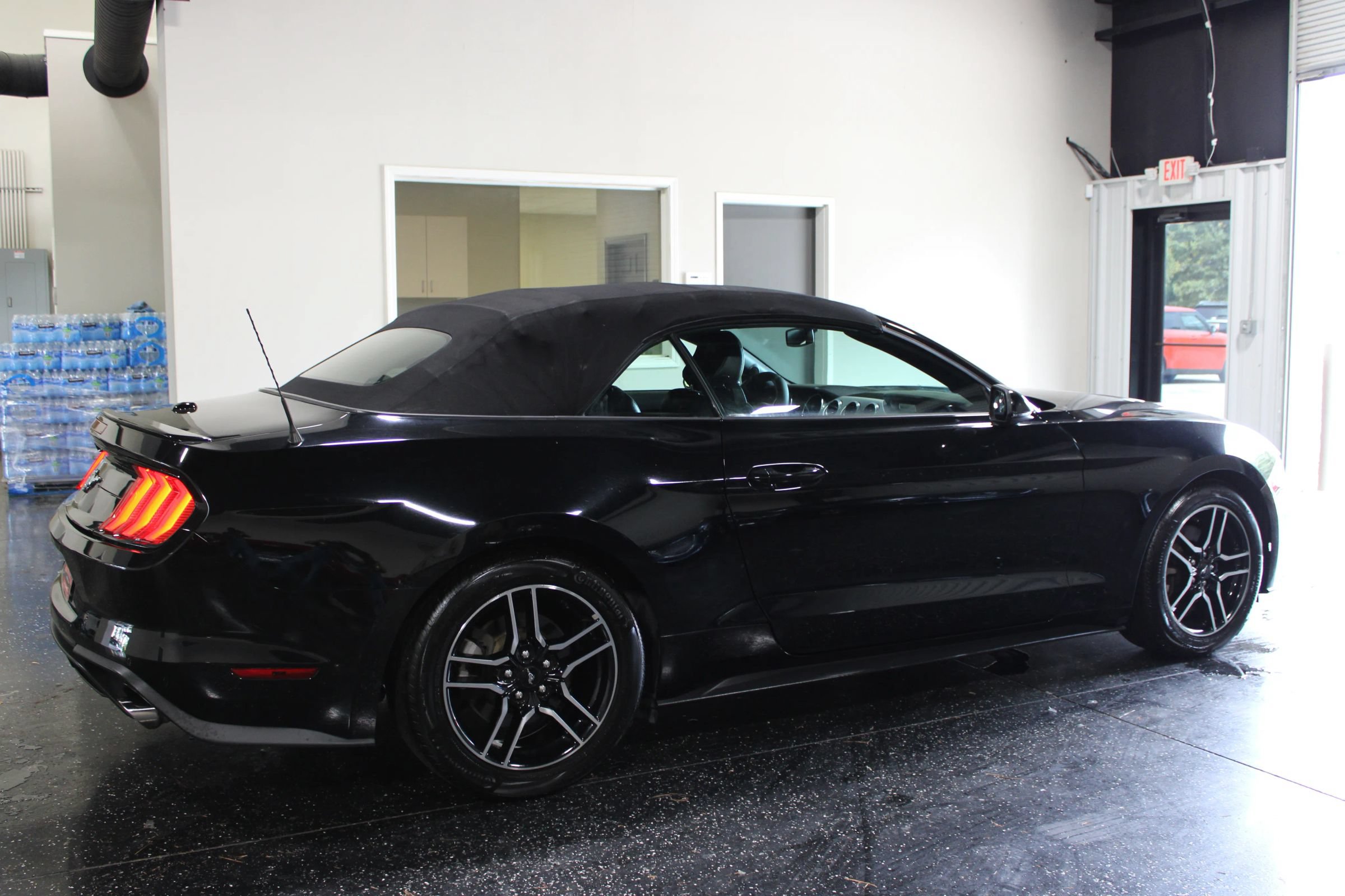 Used 2018 Ford Mustang Premium RWD image 3