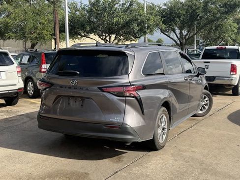 Used 2022 Toyota Sienna LE FWD image 5