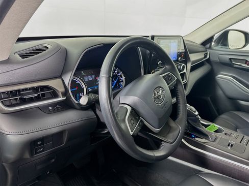 Certified 2022 Toyota Highlander XLE image 7