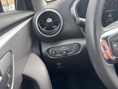 Used 2025 Chevrolet Blazer LT image 35