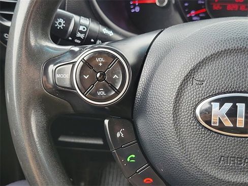 Used 2019 Kia Soul + image 13