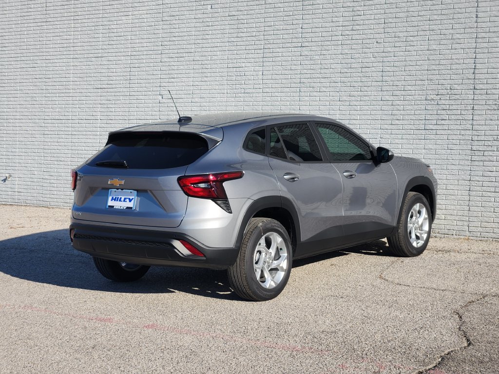 New 2026 Chevrolet Trax LS w/ LS Convenience Package FWD image 4