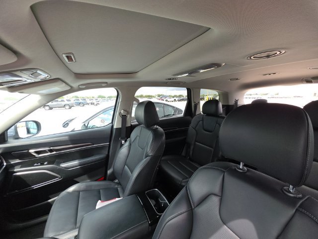 Used 2025 Kia Telluride S FWD image 18