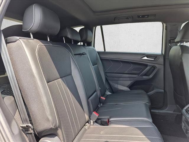 Used 2024 Volkswagen Tiguan SE R-Line FWD image 21