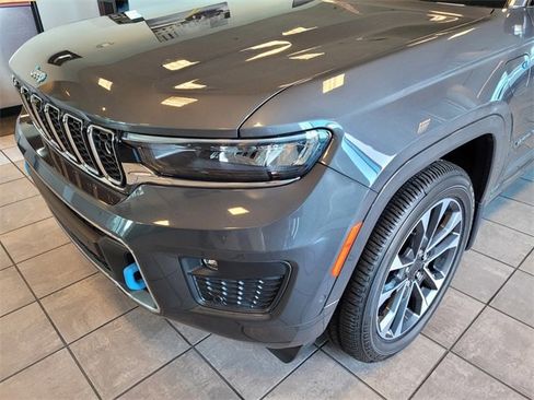 New 2023 Jeep Grand Cherokee Overland w/ Advanced Protech Group III image 8