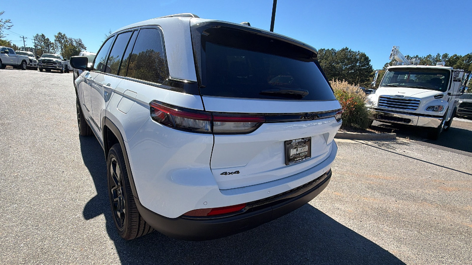 New 2027 Jeep Grand Cherokee Laredo X AWD/4WD image 9