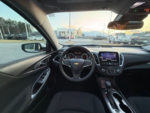 Used 2025 Chevrolet Malibu LS image 13