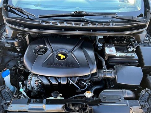 Used 2013 Hyundai Elantra GLS w/ Preferred Pkg image 10