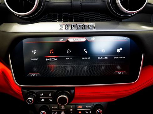 Used 2020 Ferrari Portofino RWD image 59