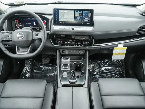 Used 2025 Nissan Rogue SL w/ Tech Package AWD/4WD image 13